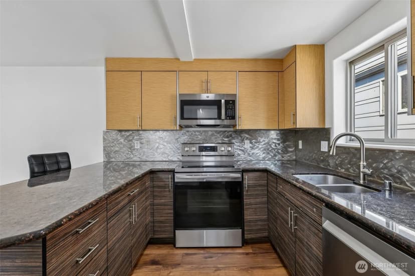 Property photo for 4341 8th Avenue Ne, Seattle photo 8