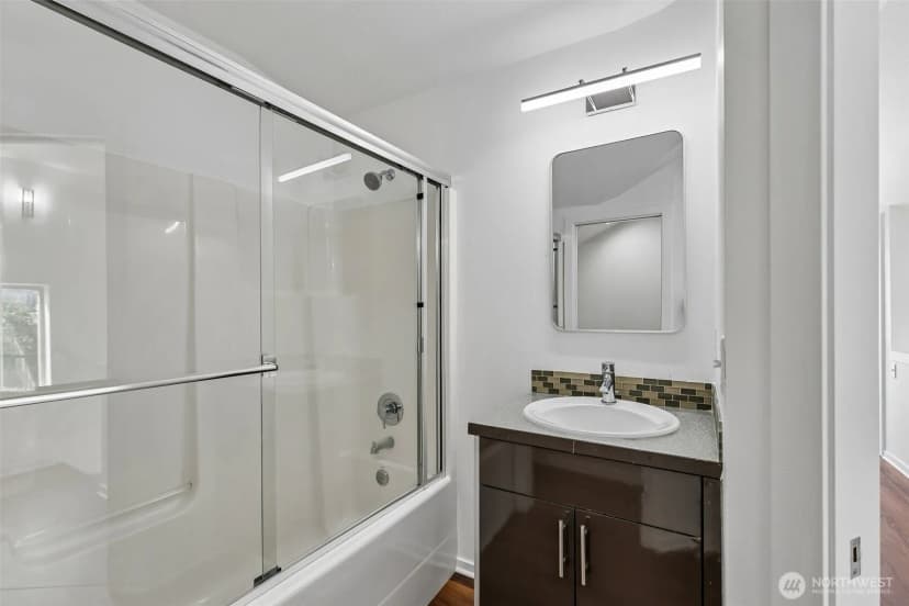 Property photo for 4341 8th Avenue Ne, Seattle photo 21