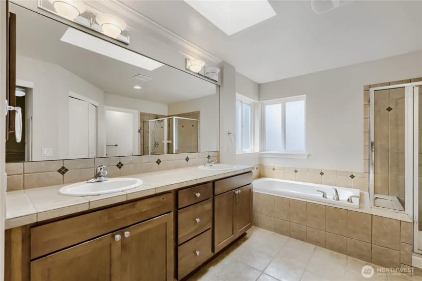 Property photo for 4613 Ne 2nd Street, Renton photo 16