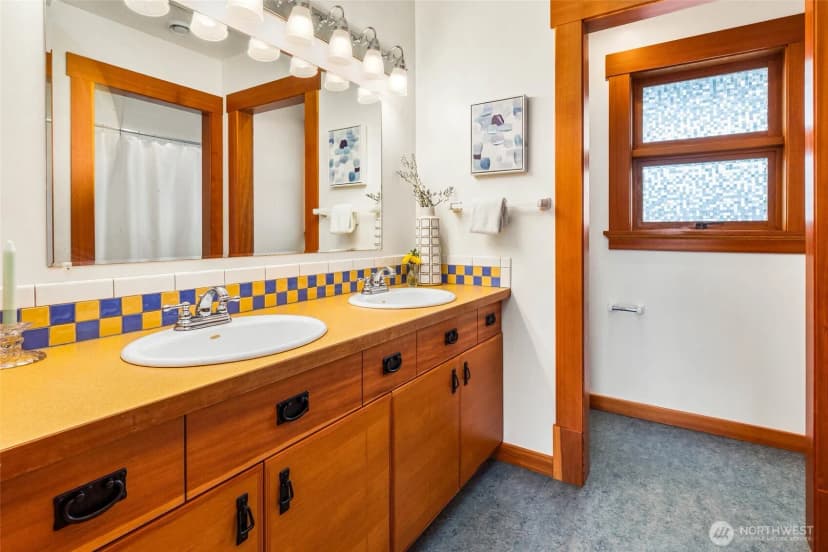 Property photo for 2117 N 36th Street, Seattle photo 28