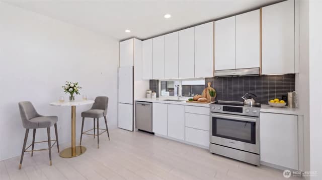 Property photo for 710 14th Avenue #c, Seattle photo 3