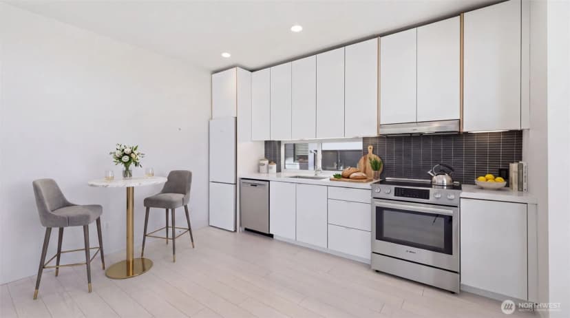 Property photo for 710 14th Avenue #c, Seattle photo 3