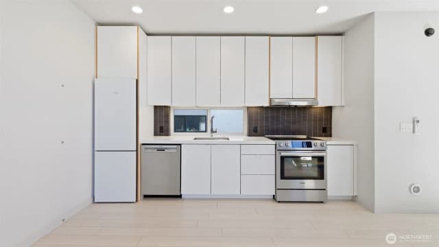 Property photo for 710 14th Avenue #c, Seattle photo 5