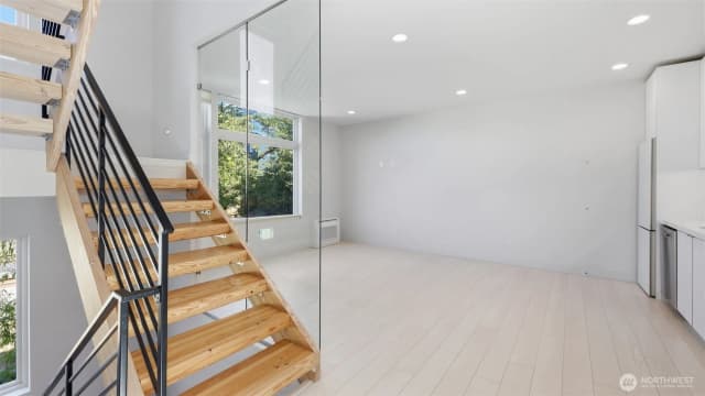 Property photo for 710 14th Avenue #c, Seattle photo 4