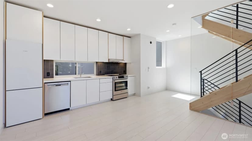 Property photo for 710 14th Avenue #c, Seattle photo 6