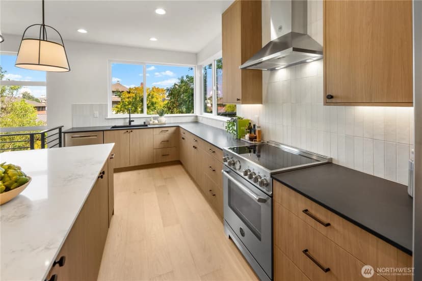Property photo for 613 18th Avenue E, Seattle photo 6