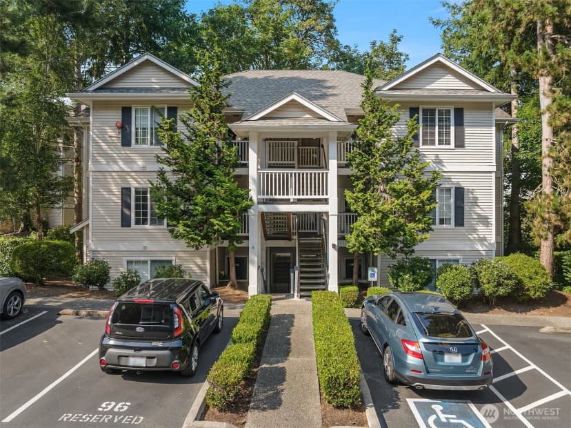 Property photo for 12120 Ne 172nd Place #l302, Bothell