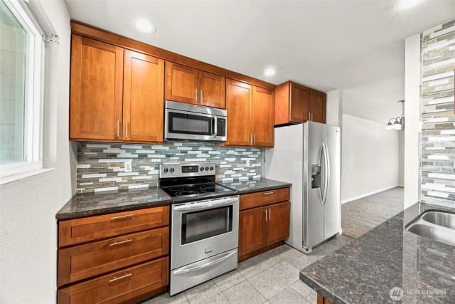 Property photo for 12418 Se 272nd Place #c, Kent photo 5