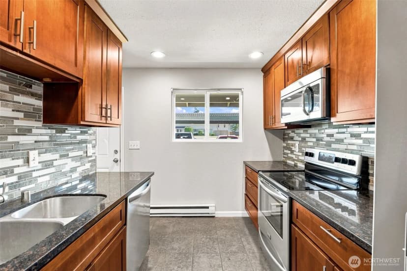 Property photo for 12418 Se 272nd Place #c, Kent photo 6
