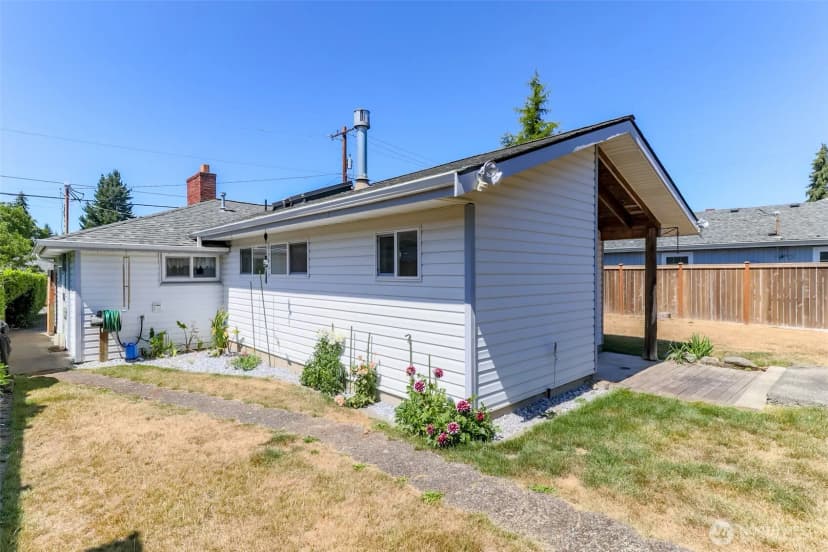 Property photo for 16016 12th Avenue Sw, Burien photo 24