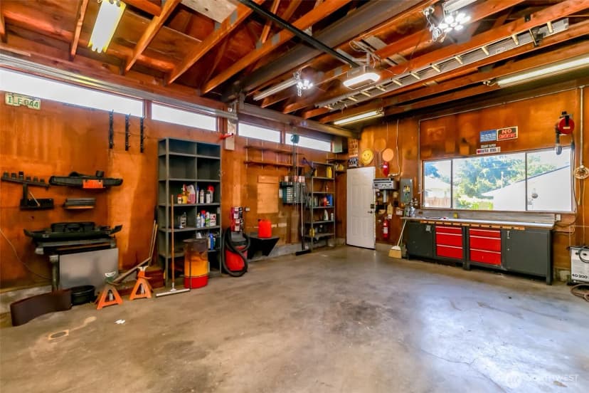 Property photo for 16016 12th Avenue Sw, Burien photo 30