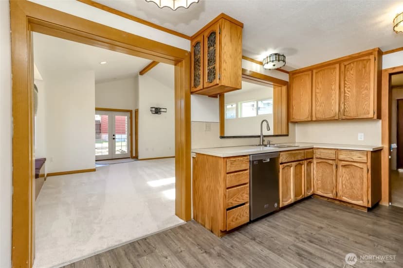 Property photo for 16016 12th Avenue Sw, Burien photo 10