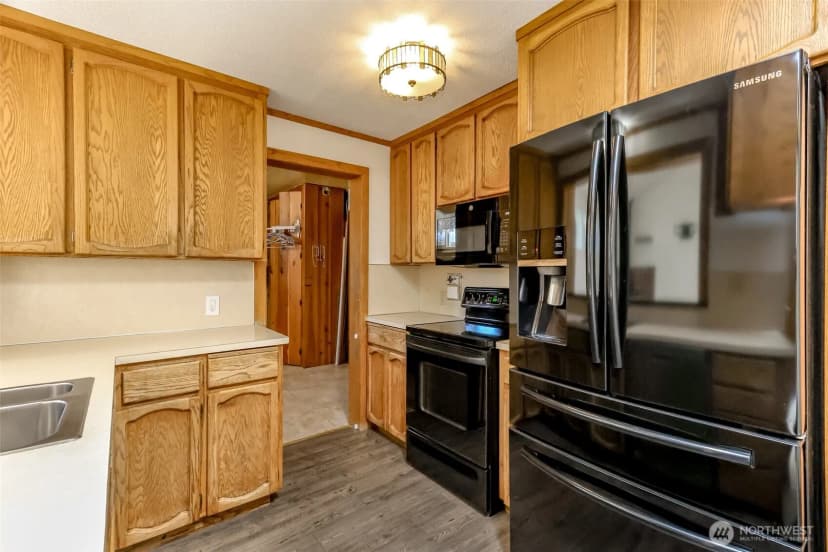 Property photo for 16016 12th Avenue Sw, Burien photo 12