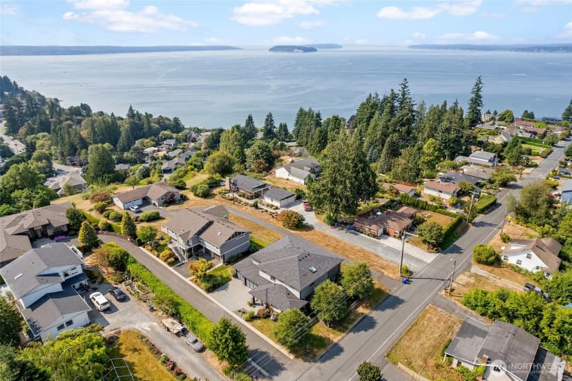 Property photo for 4620 Seahurst Avenue, Everett photo 36