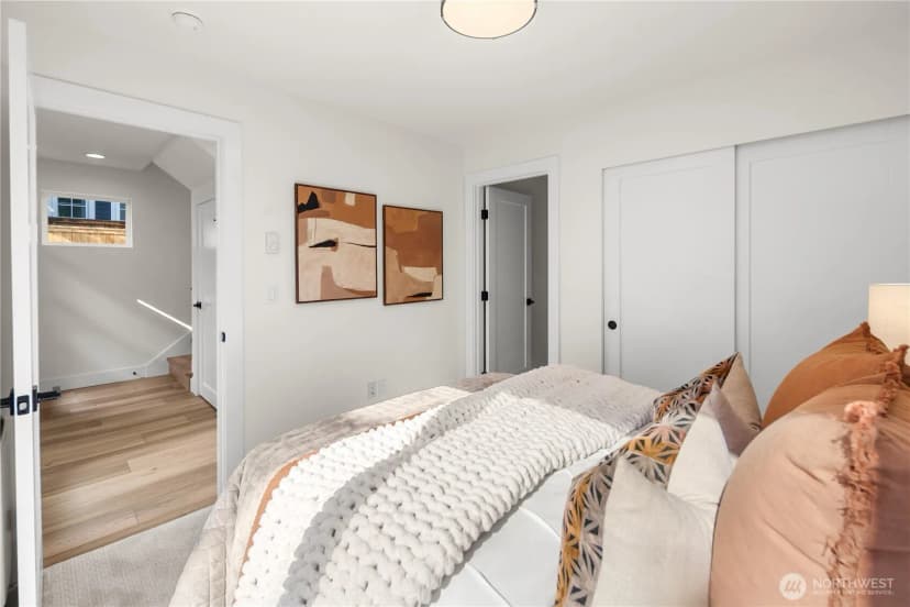 Property photo for 613 B 18th Avenue E, Seattle photo 14