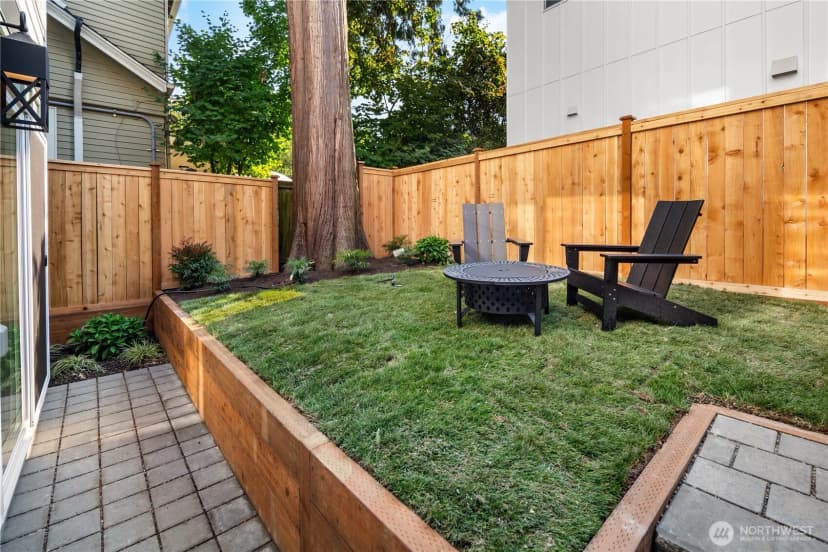 Property photo for 613 B 18th Avenue E, Seattle photo 16