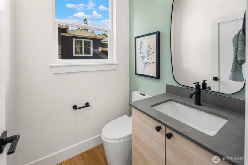 Property photo for 613 B 18th Avenue E, Seattle photo 6