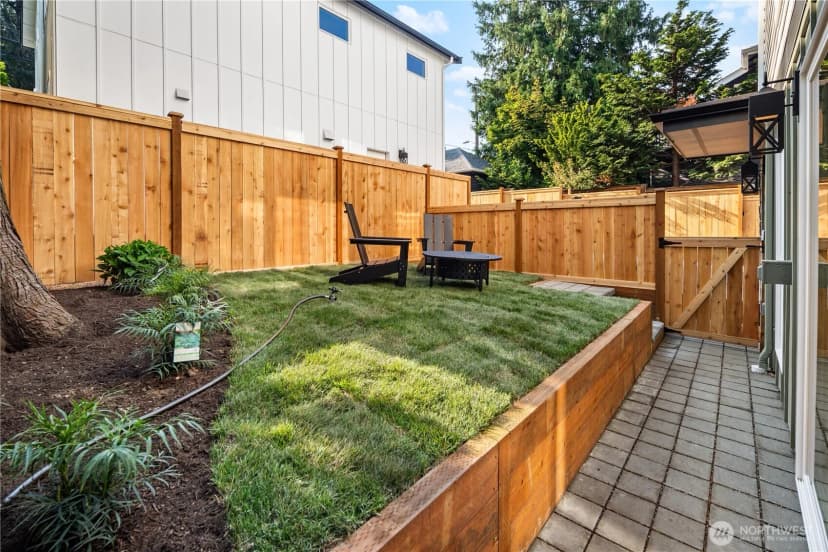 Property photo for 613 B 18th Avenue E, Seattle photo 17