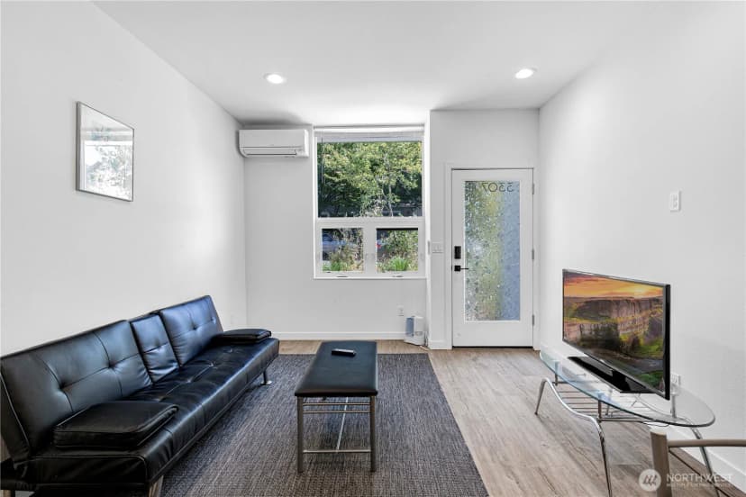 Property photo for 3307 Wetmore Avenue S #b, Seattle photo 4