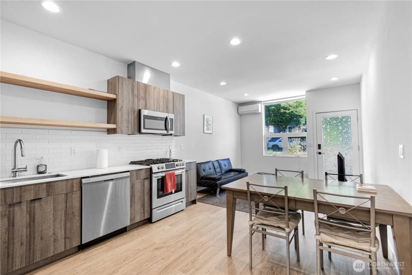 Property photo for 3307 Wetmore Avenue S #b, Seattle photo 6