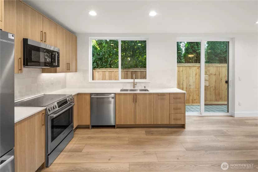 Property photo for 615 18th Avenue E, Seattle photo 3