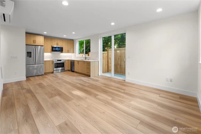 Property photo for 615 18th Avenue E, Seattle photo 2