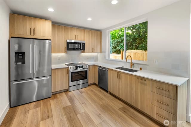 Property photo for 615 18th Avenue E, Seattle photo 4