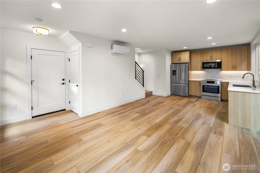 Property photo for 615 18th Avenue E, Seattle photo 7