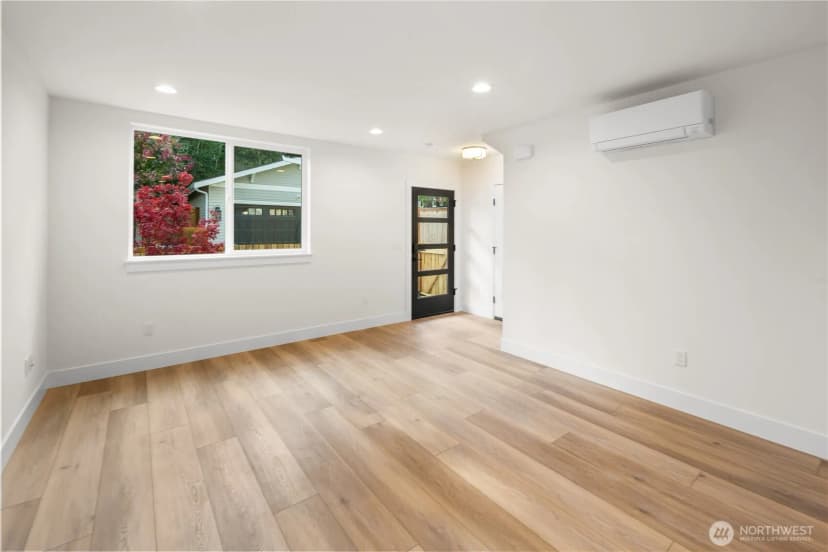 Property photo for 615 18th Avenue E, Seattle photo 6