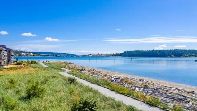 Property photo for 651 Se Bayshore Drive #b201, Oak Harbor photo 4