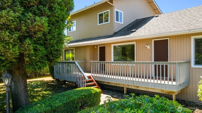 Property photo for 8815 18th Avenue Sw, Seattle photo 2