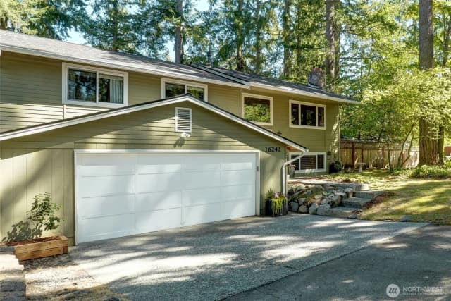 Property photo for 16242 Ne 30th Street, Bellevue photo 2
