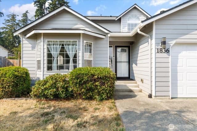 Property photo for 1836 Sw Putnam Drive, Oak Harbor photo 4