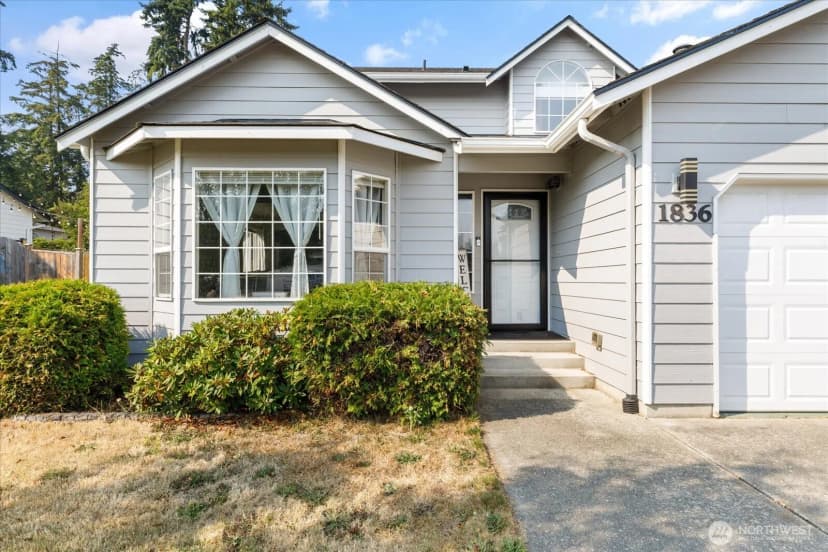 Property photo for 1836 Sw Putnam Drive, Oak Harbor photo 4