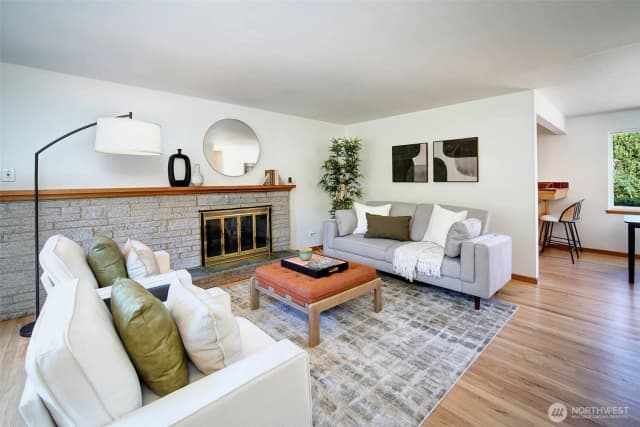 Property photo for 1924 Ne 130th Place, Seattle photo 4