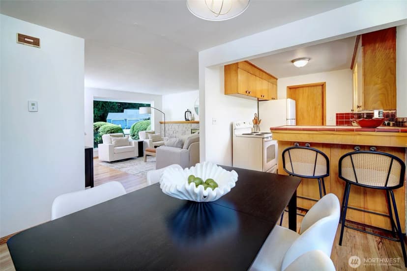 Property photo for 1924 Ne 130th Place, Seattle photo 9