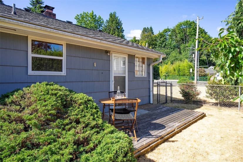 Property photo for 1924 Ne 130th Place, Seattle photo 23