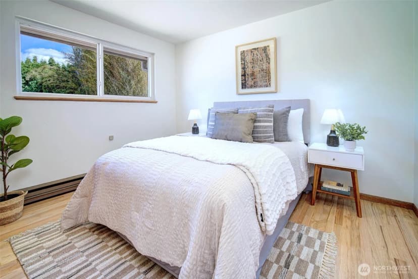 Property photo for 1924 Ne 130th Place, Seattle photo 14
