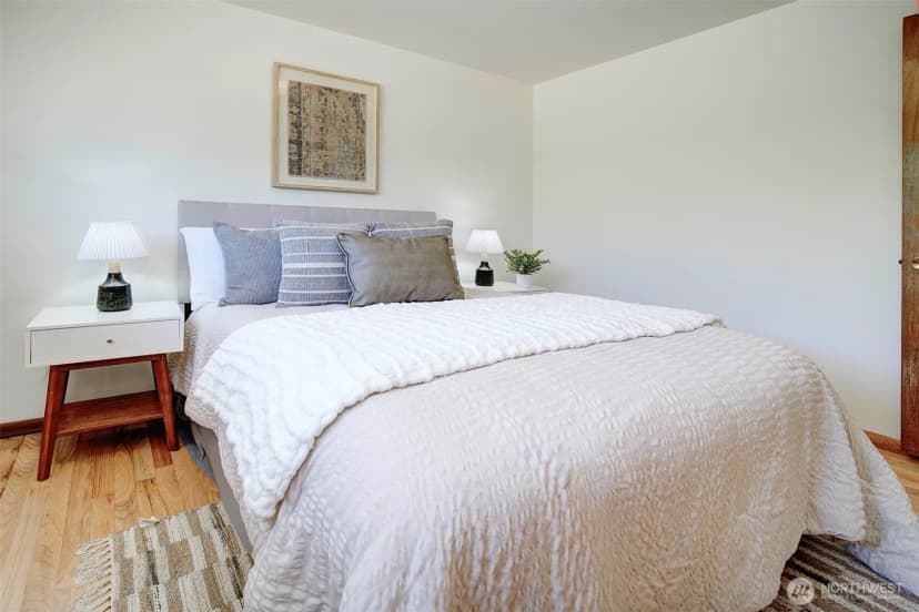 Property photo for 1924 Ne 130th Place, Seattle photo 15