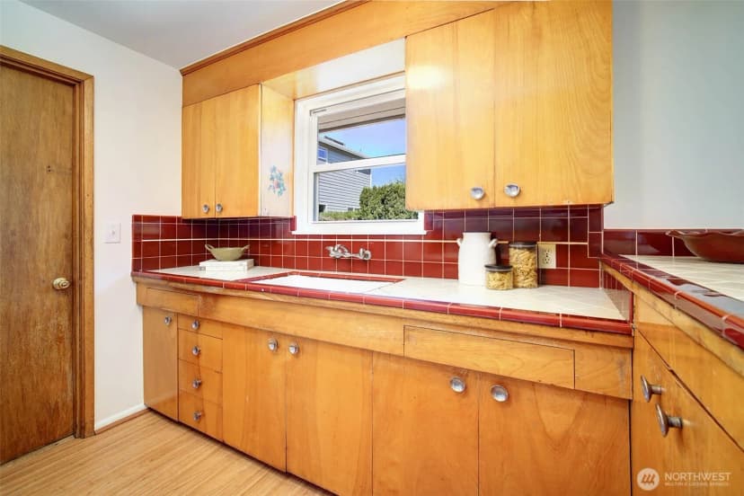 Property photo for 1924 Ne 130th Place, Seattle photo 10