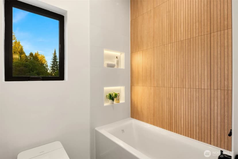 Property photo for 2405 162nd Avenue Ne, Bellevue photo 25