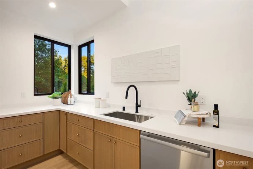 Property photo for 2405 162nd Avenue Ne, Bellevue photo 16