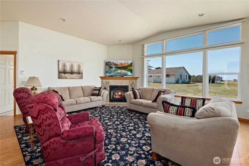 Property photo for 645 Monterey Avenue, Coupeville photo 9
