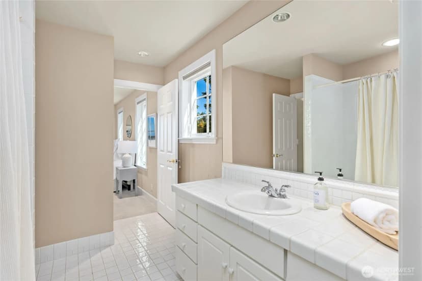 Property photo for 8916 Ferncliff Avenue Ne, Bainbridge Island photo 30