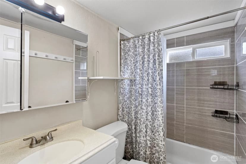 Property photo for 14118 37th Avenue S, Tukwila photo 12