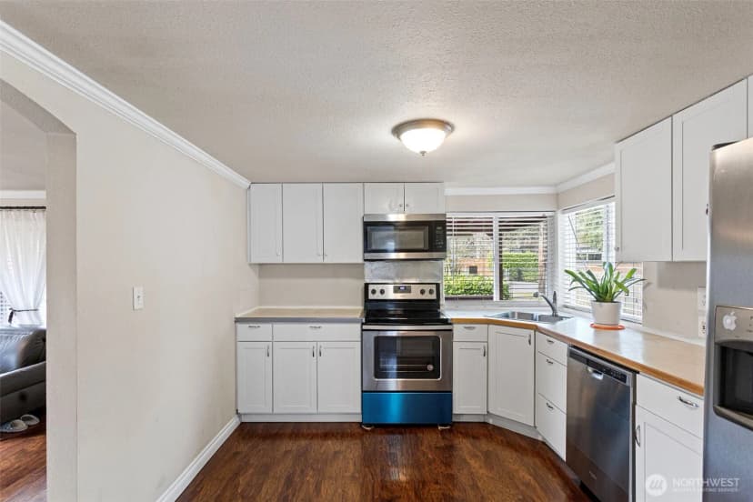 Property photo for 14118 37th Avenue S, Tukwila photo 8