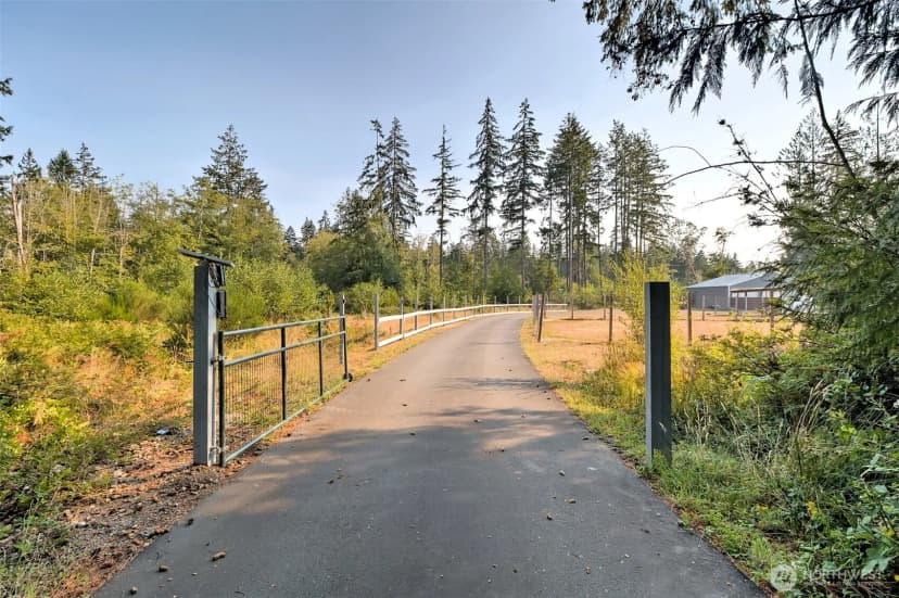 Property photo for 2617 E Harstine Island Road N, Shelton photo 3