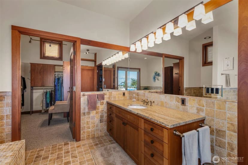 Property photo for 537 Jackson Street, Port Townsend photo 15