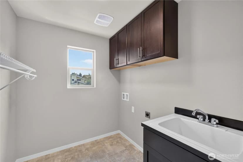 Property photo for 32974 Skyline Lane, Black Diamond photo 28