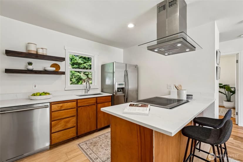 Property photo for 9227 Palatine Avenue N, Seattle photo 8